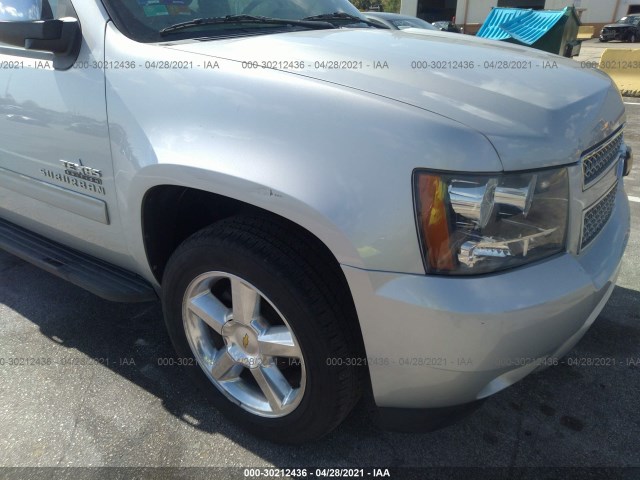 Photo 5 VIN: 1GNSCHE04ER147729 - CHEVROLET SUBURBAN 