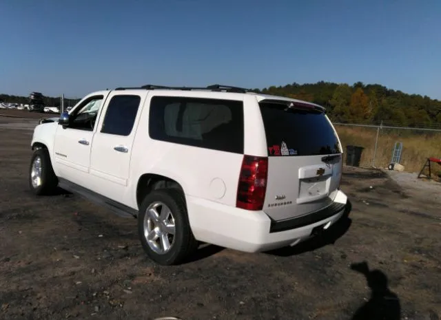 Photo 2 VIN: 1GNSCHE09CR327320 - CHEVROLET SUBURBAN 