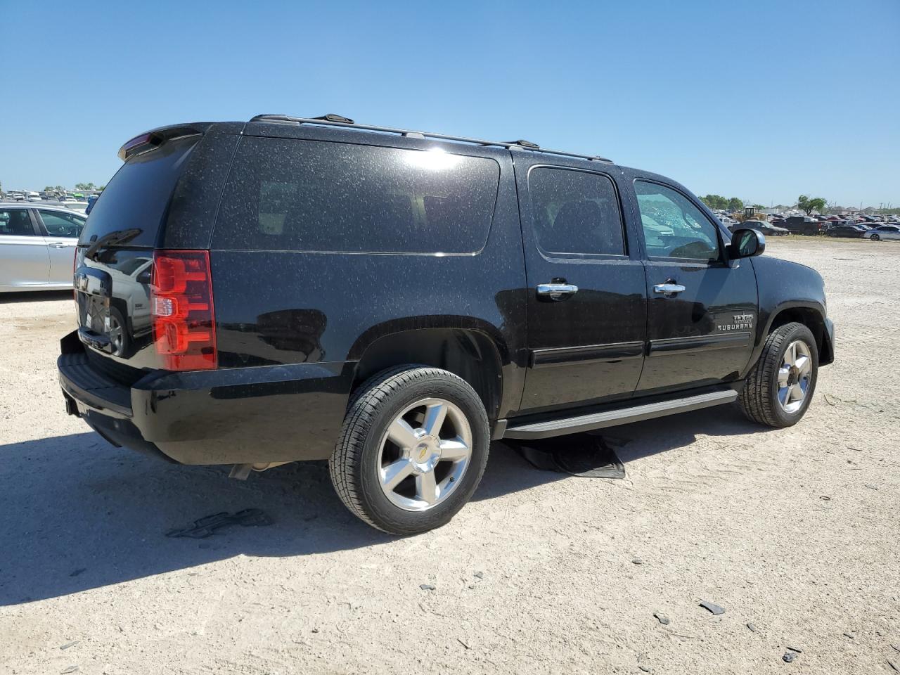 Photo 2 VIN: 1GNSCHE09ER138265 - CHEVROLET SUBURBAN 