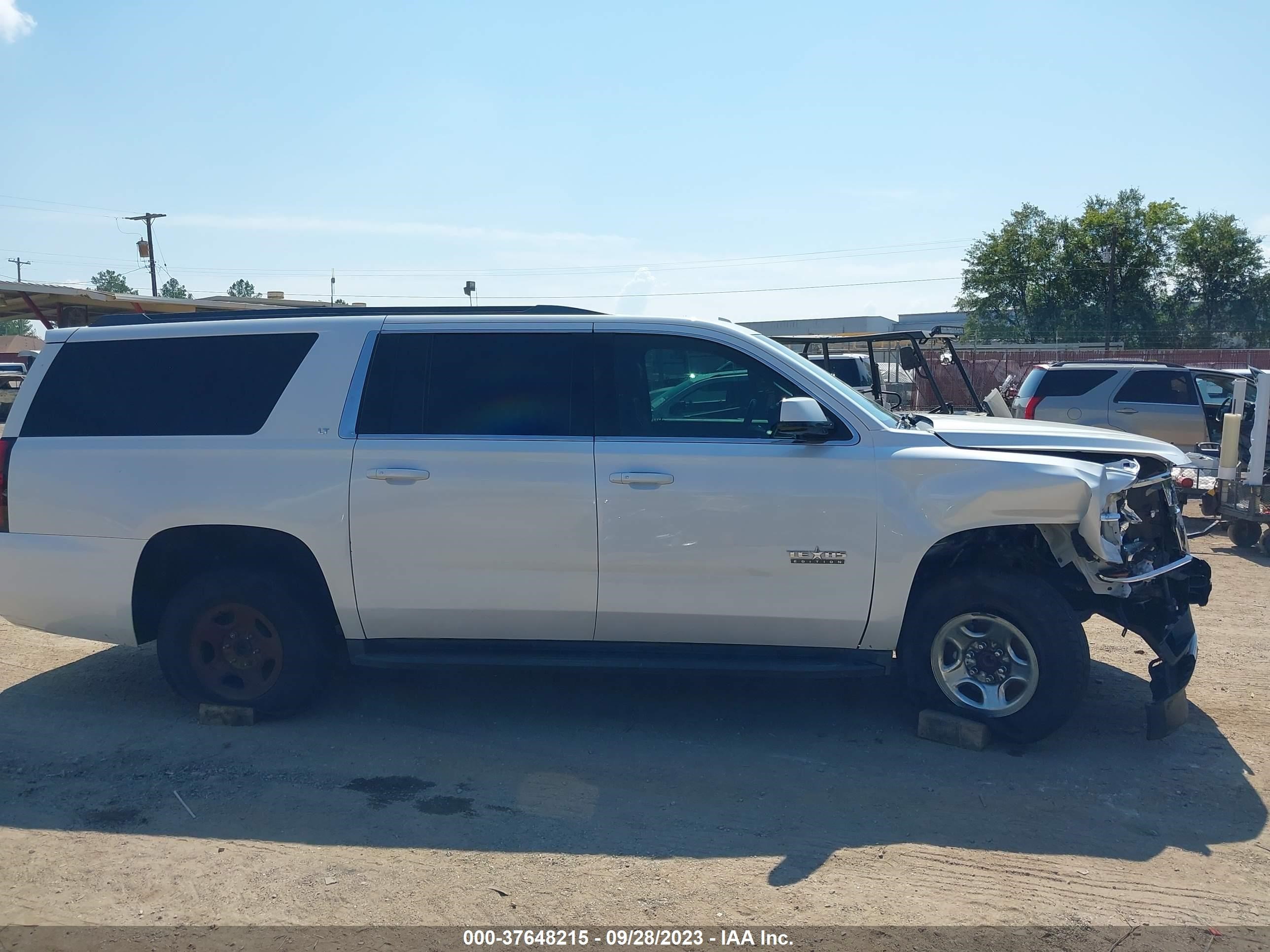 Photo 13 VIN: 1GNSCHKC0GR328912 - CHEVROLET SUBURBAN 