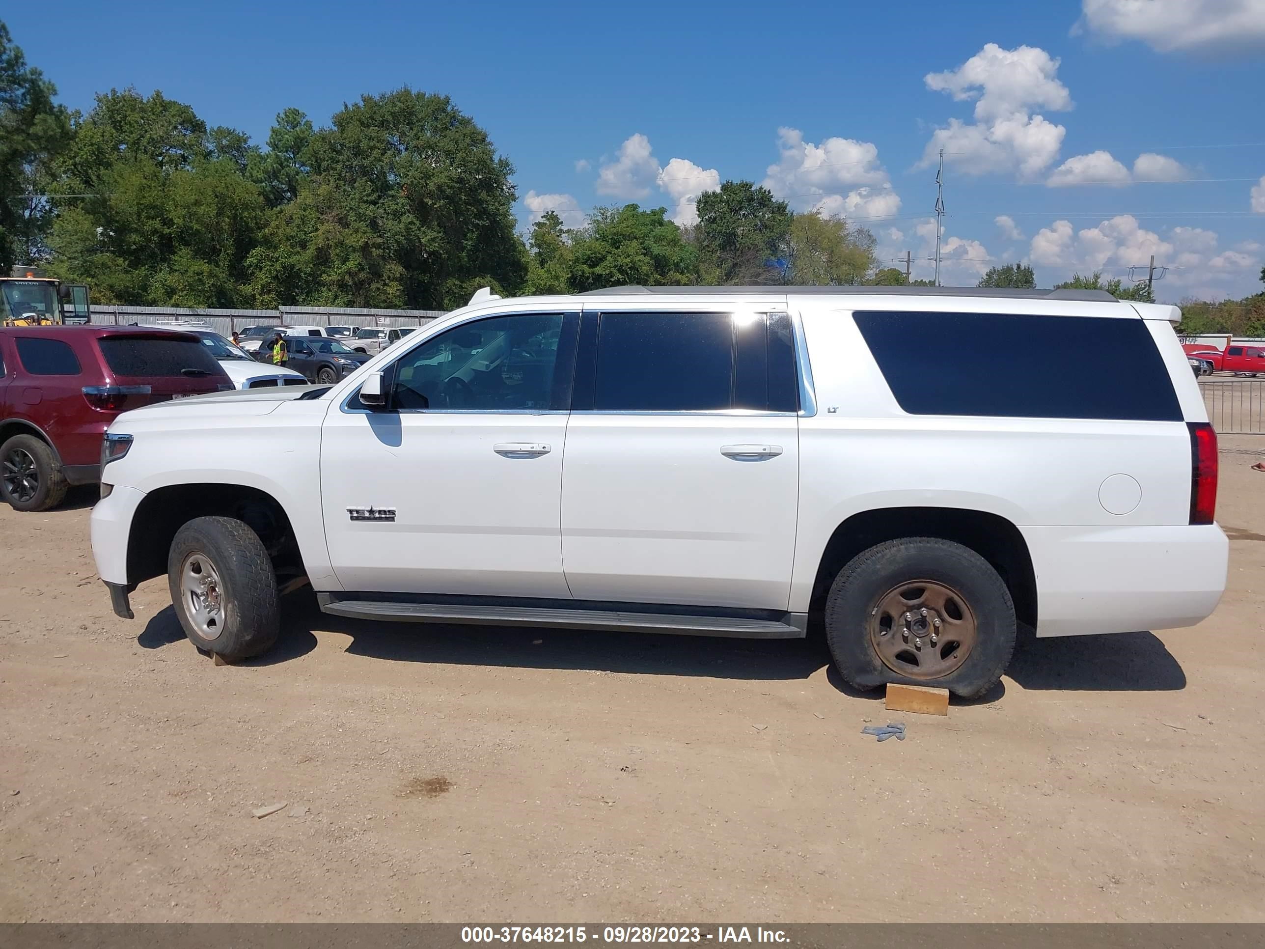 Photo 14 VIN: 1GNSCHKC0GR328912 - CHEVROLET SUBURBAN 