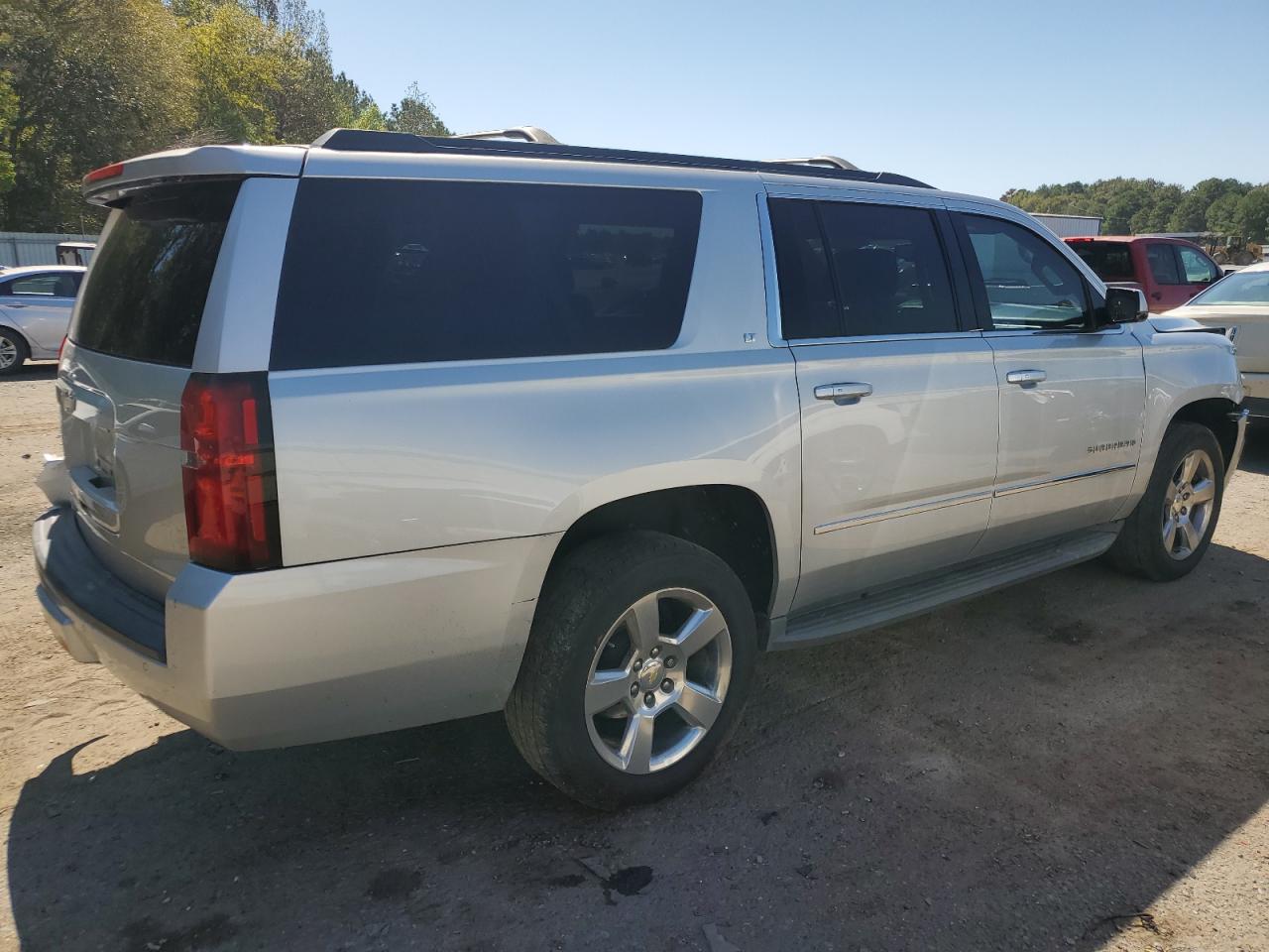 Photo 2 VIN: 1GNSCHKC1GR126435 - CHEVROLET SUBURBAN 