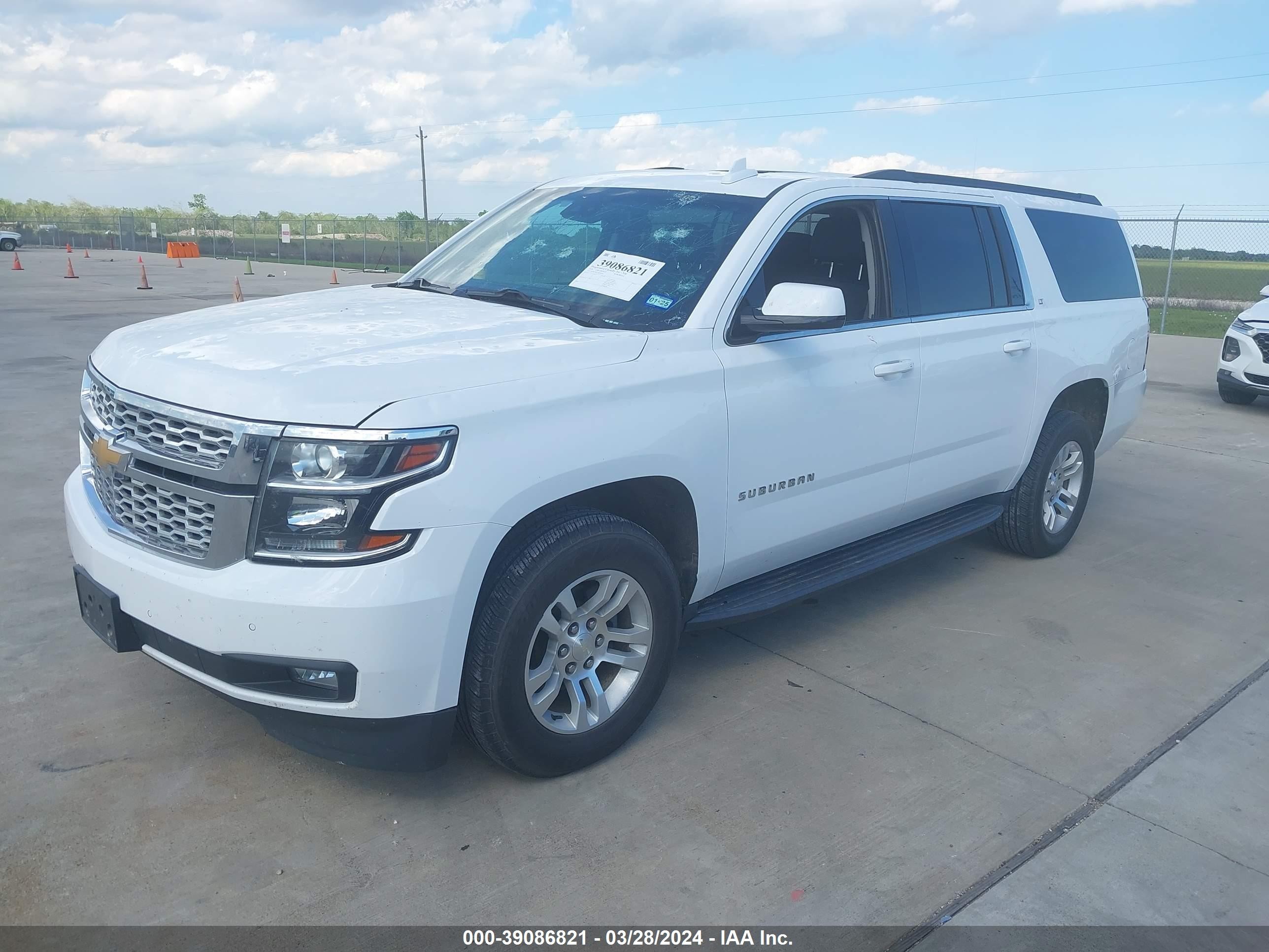 Photo 1 VIN: 1GNSCHKC1JR282658 - CHEVROLET SUBURBAN 