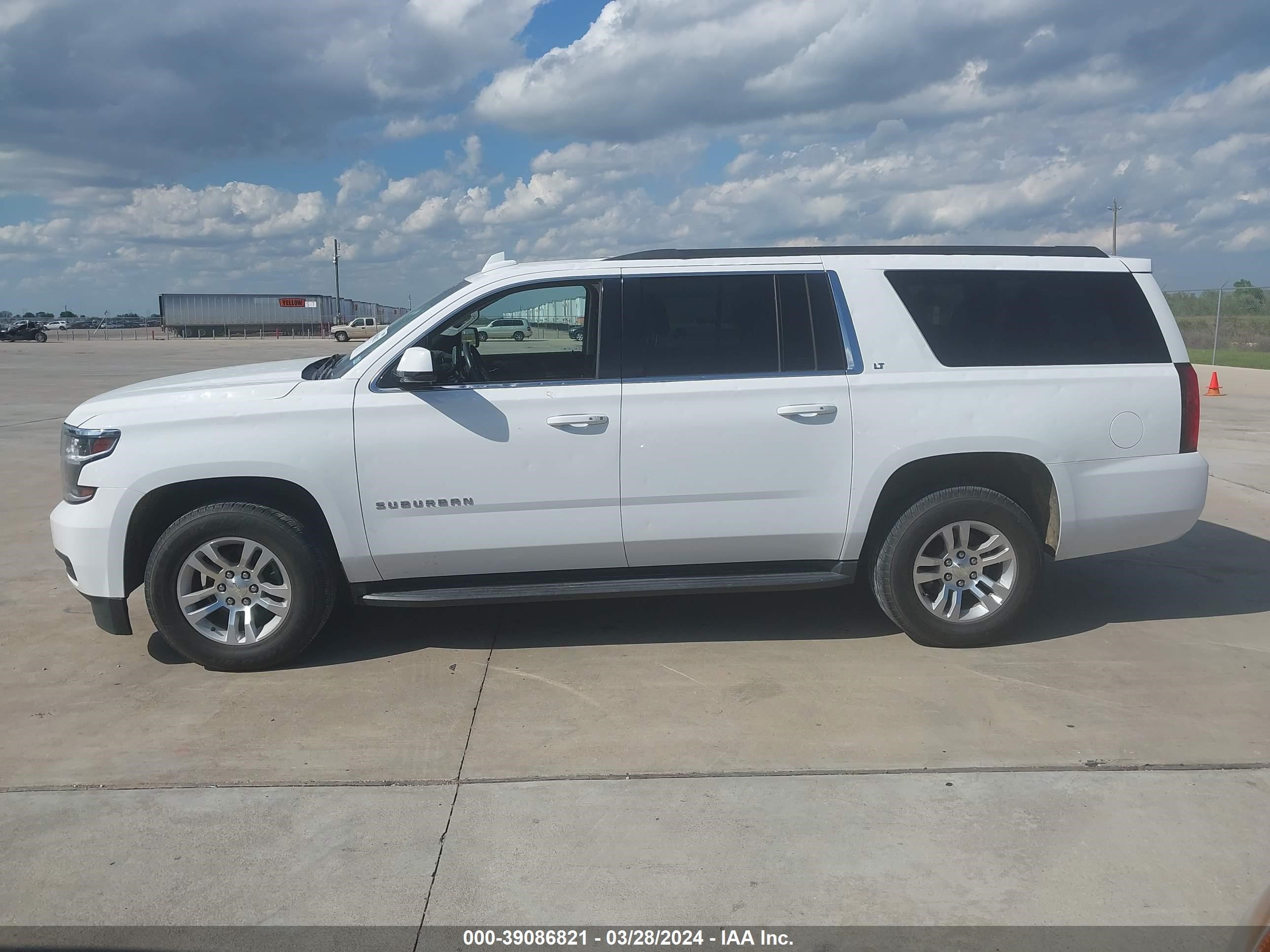 Photo 13 VIN: 1GNSCHKC1JR282658 - CHEVROLET SUBURBAN 