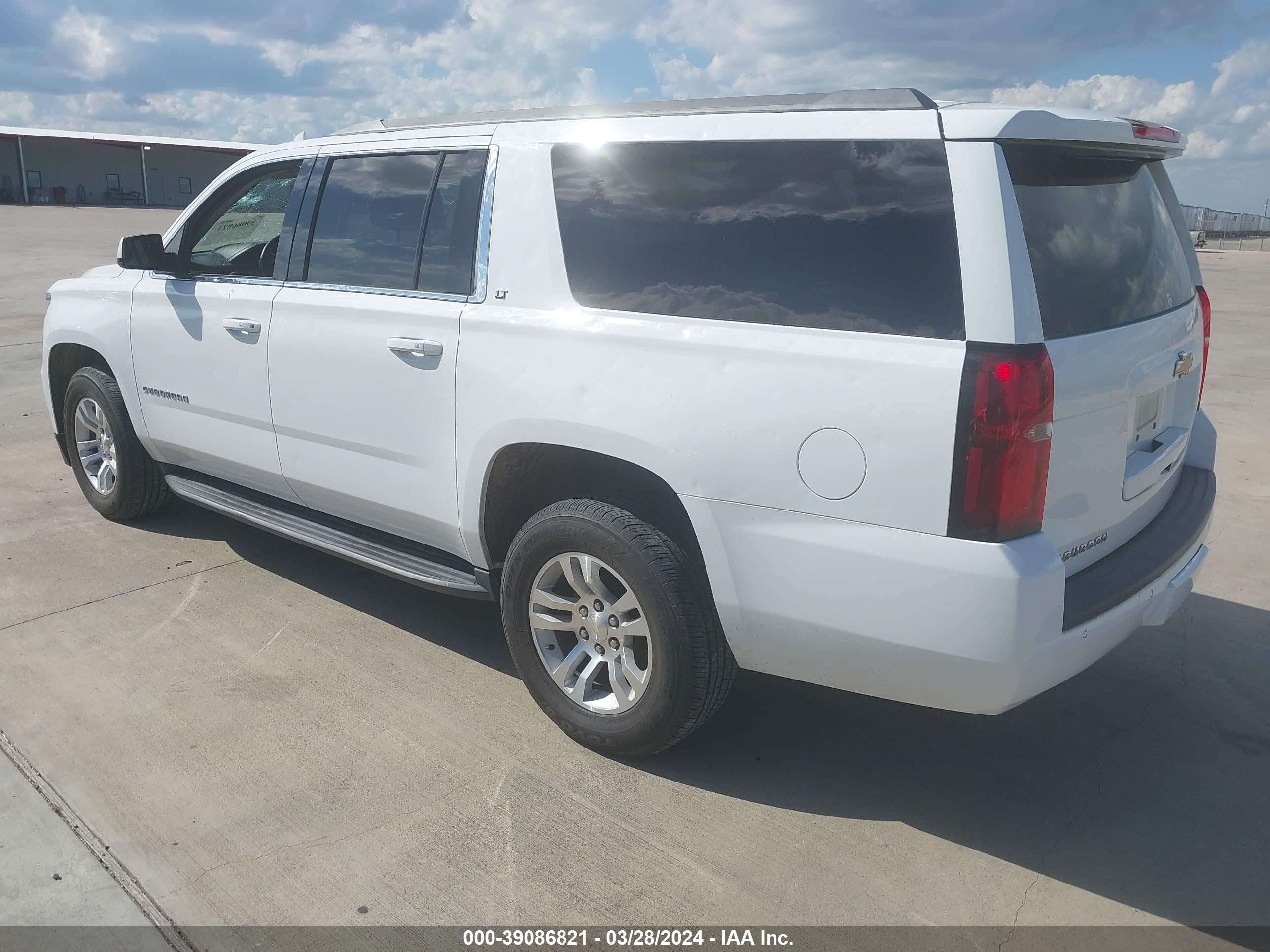 Photo 2 VIN: 1GNSCHKC1JR282658 - CHEVROLET SUBURBAN 