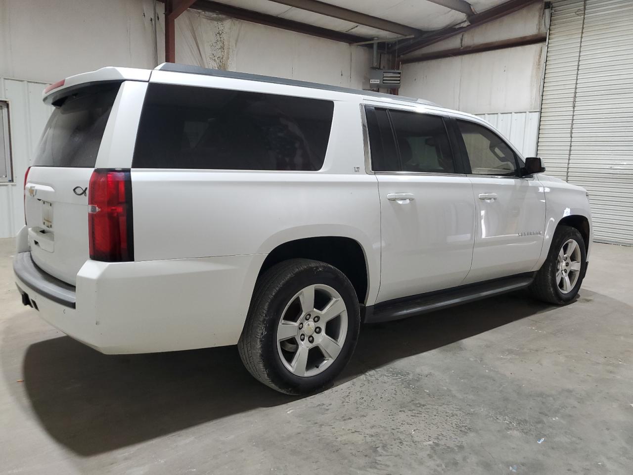 Photo 2 VIN: 1GNSCHKC5GR194799 - CHEVROLET SUBURBAN 