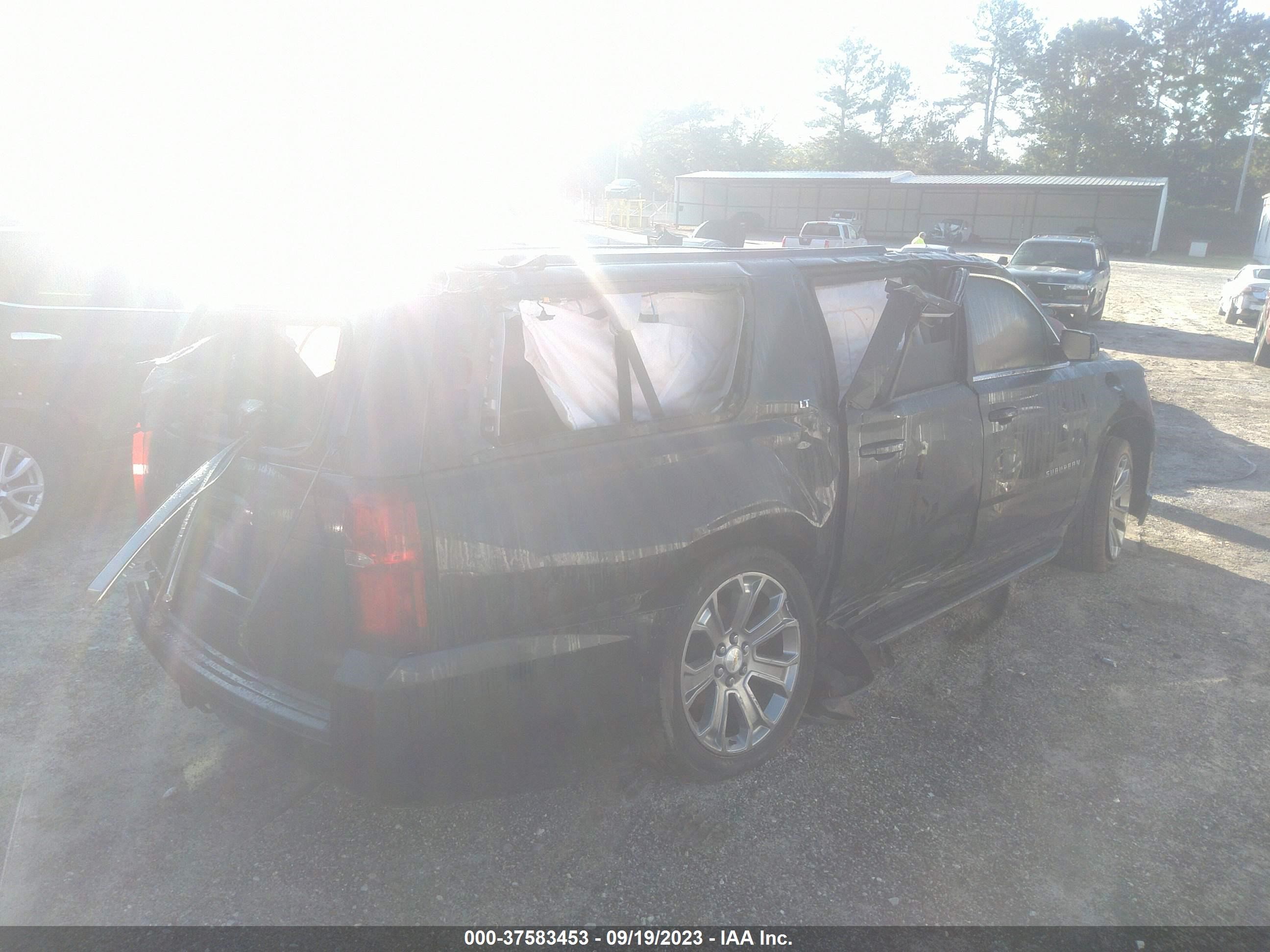 Photo 3 VIN: 1GNSCHKC7LR303967 - CHEVROLET SUBURBAN 