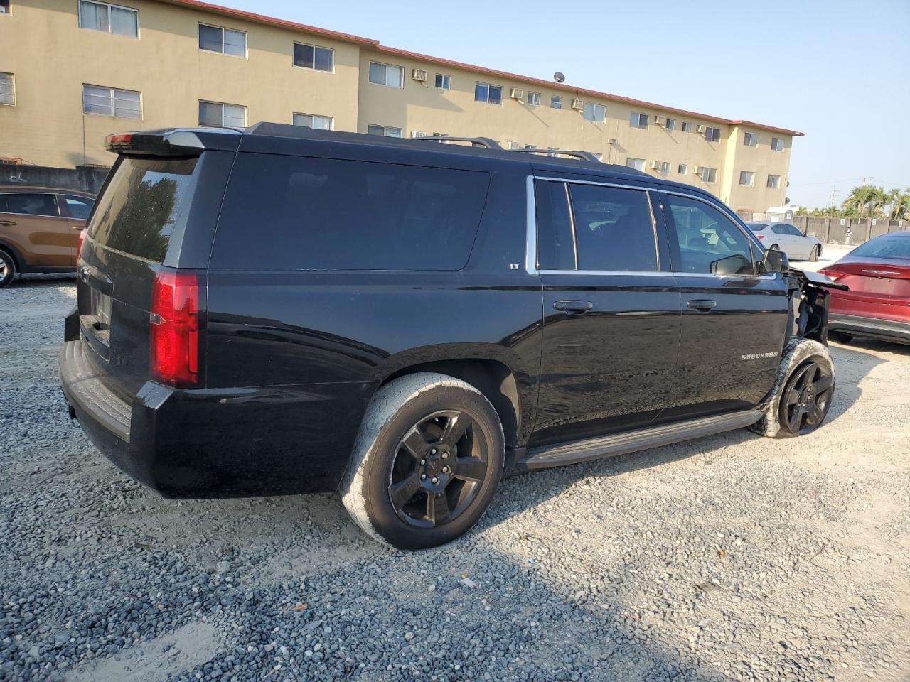 Photo 2 VIN: 1GNSCHKC8LR235095 - CHEVROLET SUBURBAN 