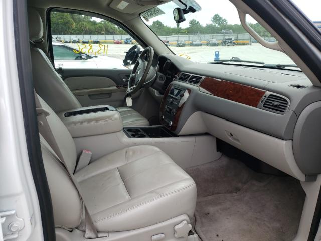 Photo 4 VIN: 1GNSCJE00CR180960 - CHEVROLET SUBURBAN C 