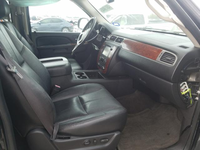 Photo 4 VIN: 1GNSCJE01DR329877 - CHEVROLET SUBURBAN C 