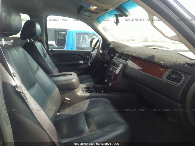 Photo 4 VIN: 1GNSCJE01DR356531 - CHEVROLET SUBURBAN 