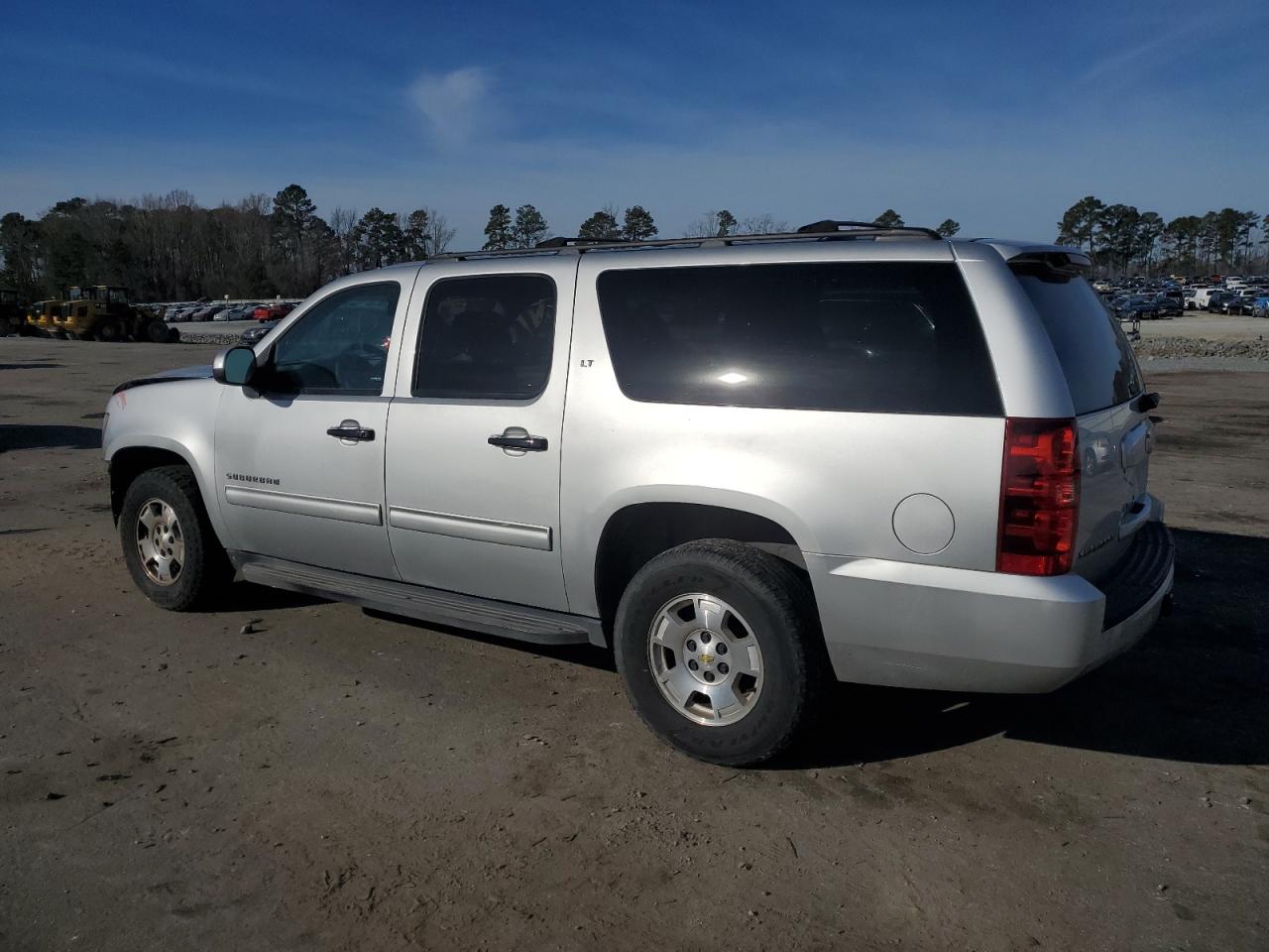 Photo 2 VIN: 1GNSCJE01ER199133 - CHEVROLET SUBURBAN 