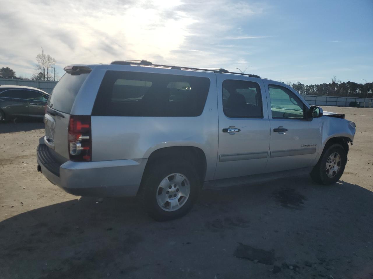 Photo 3 VIN: 1GNSCJE01ER199133 - CHEVROLET SUBURBAN 