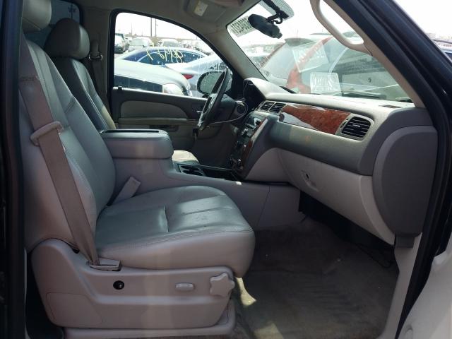 Photo 4 VIN: 1GNSCJE02BR386912 - CHEVROLET SUBURBAN C 