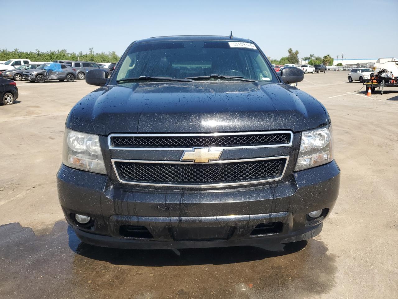 Photo 4 VIN: 1GNSCJE02BR397313 - CHEVROLET SUBURBAN 