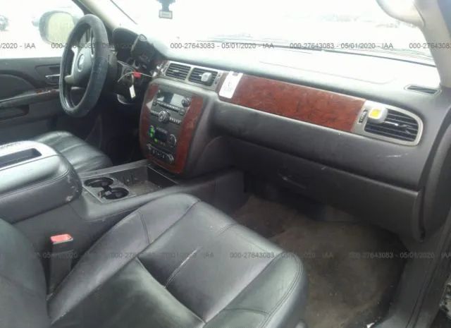 Photo 4 VIN: 1GNSCJE02CR318840 - CHEVROLET SUBURBAN 