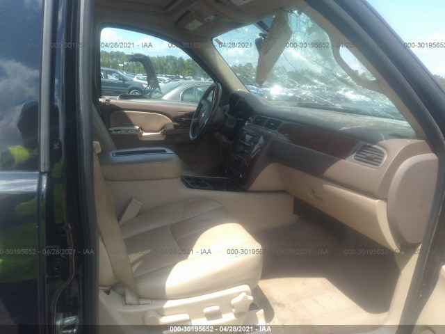 Photo 4 VIN: 1GNSCJE02DR120616 - CHEVROLET SUBURBAN 