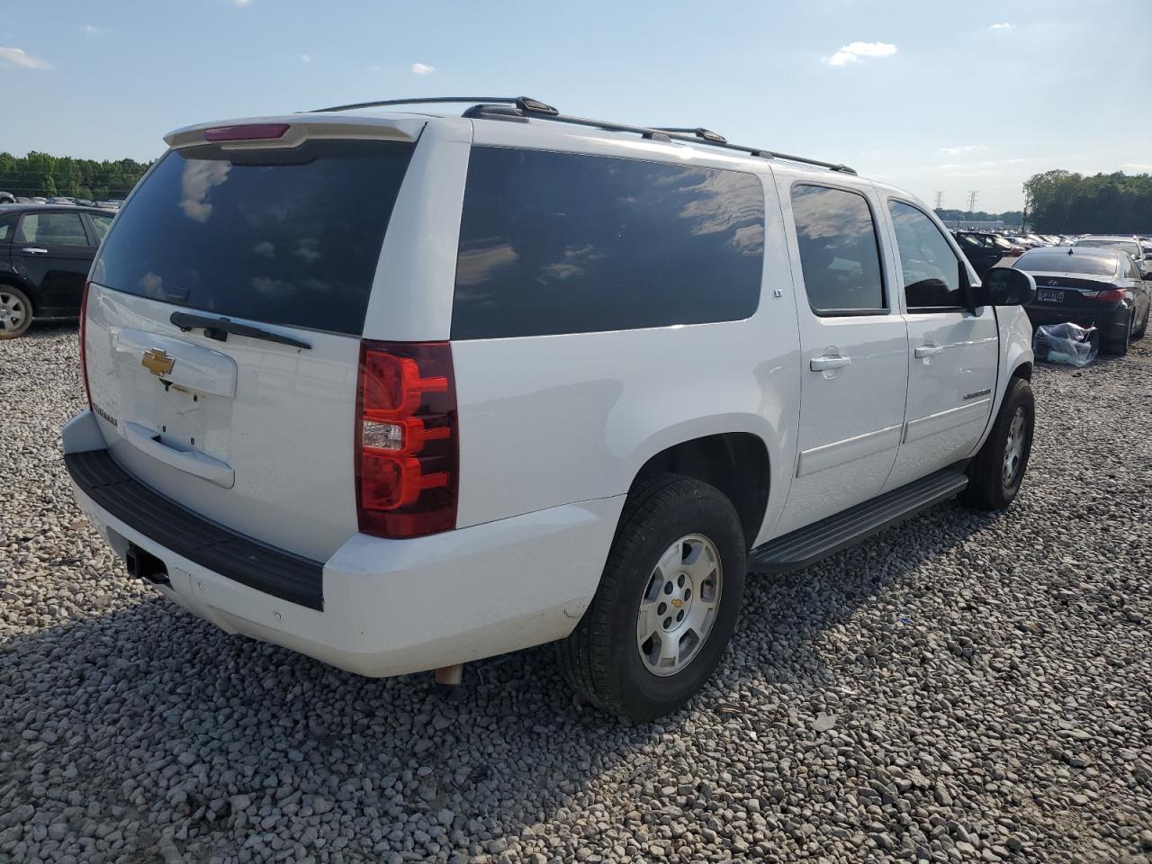 Photo 2 VIN: 1GNSCJE02ER210267 - CHEVROLET SUBURBAN 