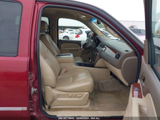 Photo 4 VIN: 1GNSCJE03BR163052 - CHEVROLET SUBURBAN 1500 