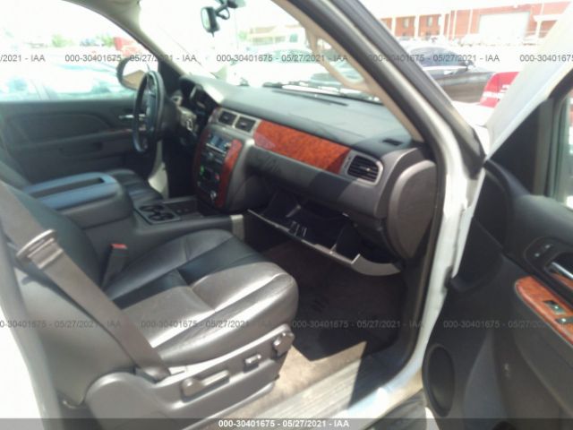 Photo 4 VIN: 1GNSCJE04DR306805 - CHEVROLET SUBURBAN 