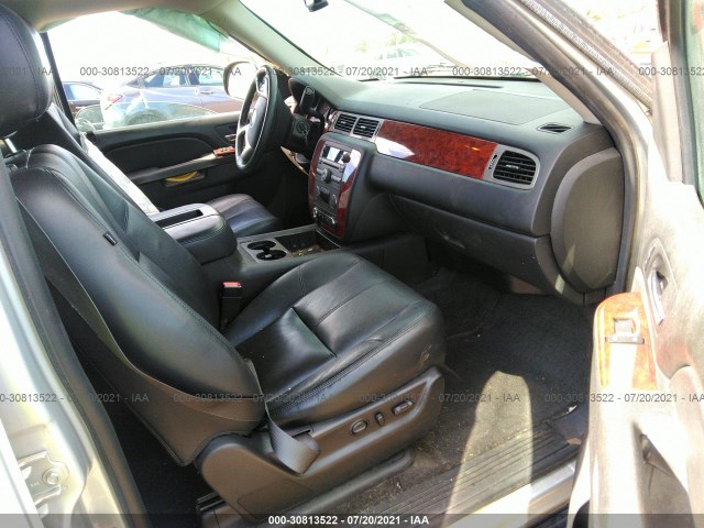 Photo 4 VIN: 1GNSCJE04DR368270 - CHEVROLET SUBURBAN 