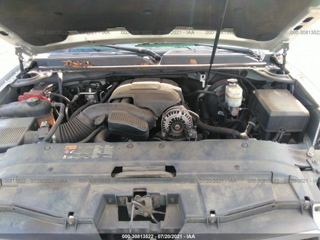 Photo 9 VIN: 1GNSCJE04DR368270 - CHEVROLET SUBURBAN 