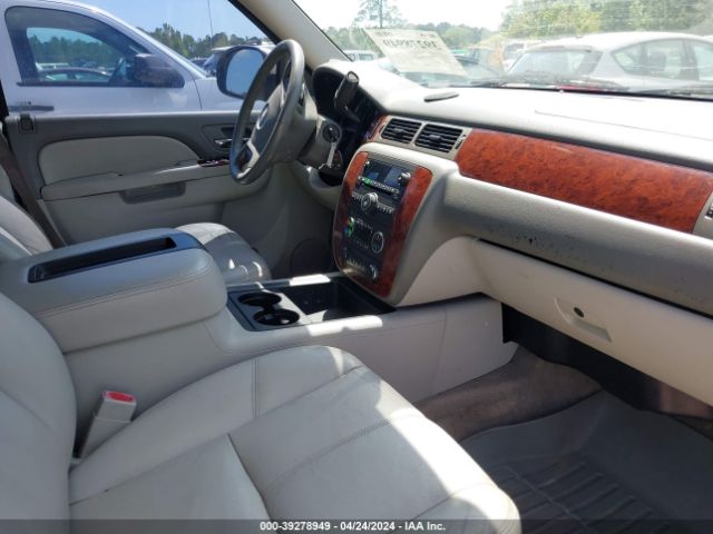 Photo 4 VIN: 1GNSCJE05DR146028 - CHEVROLET SUBURBAN 