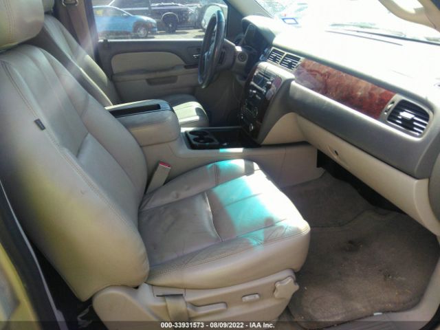 Photo 4 VIN: 1GNSCJE05DR290694 - CHEVROLET SUBURBAN 