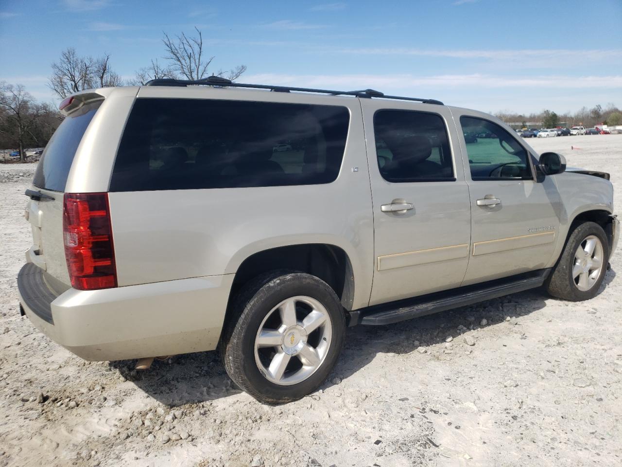 Photo 2 VIN: 1GNSCJE05ER173733 - CHEVROLET SUBURBAN 