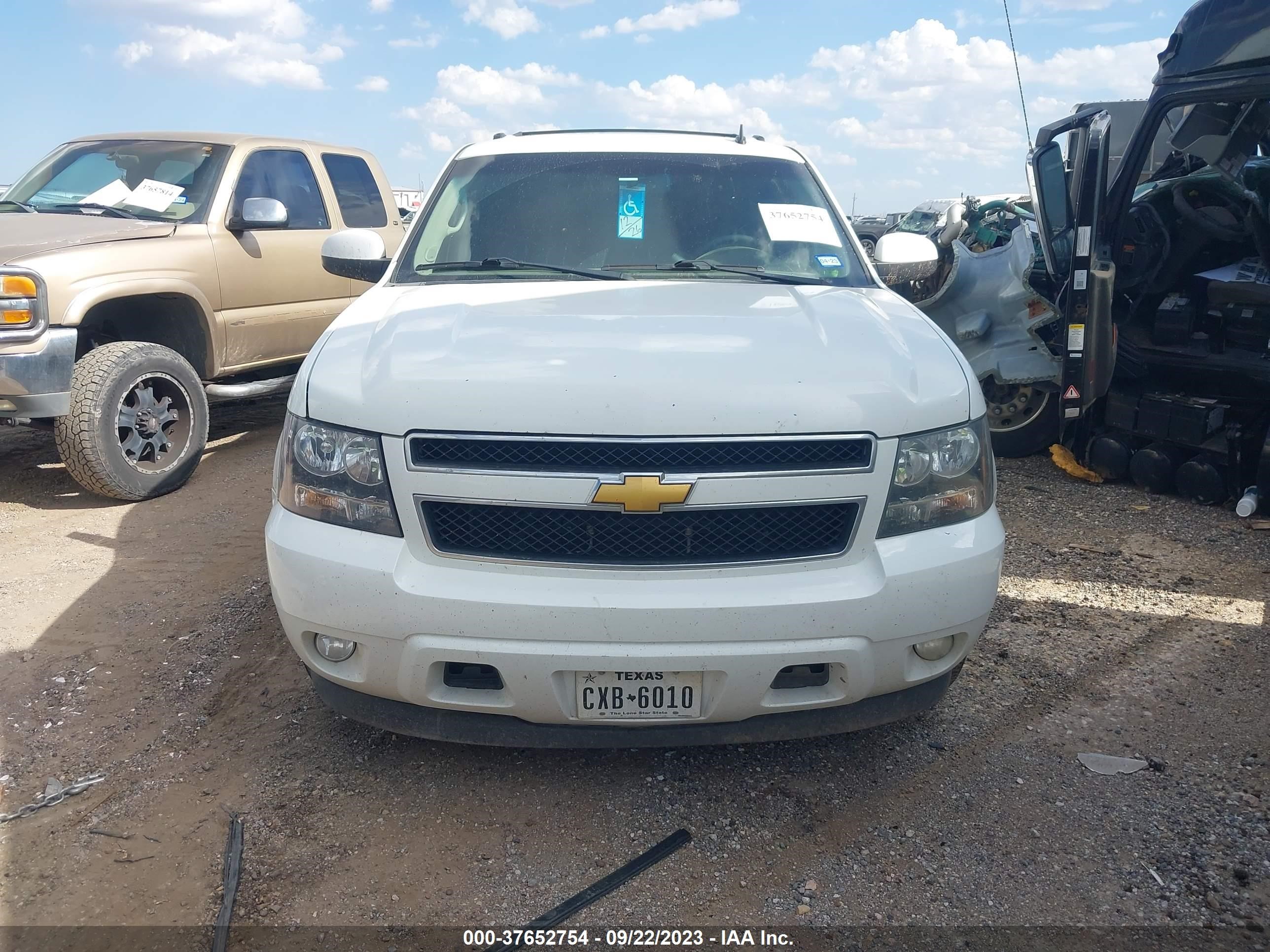 Photo 10 VIN: 1GNSCJE05ER175515 - CHEVROLET SUBURBAN 