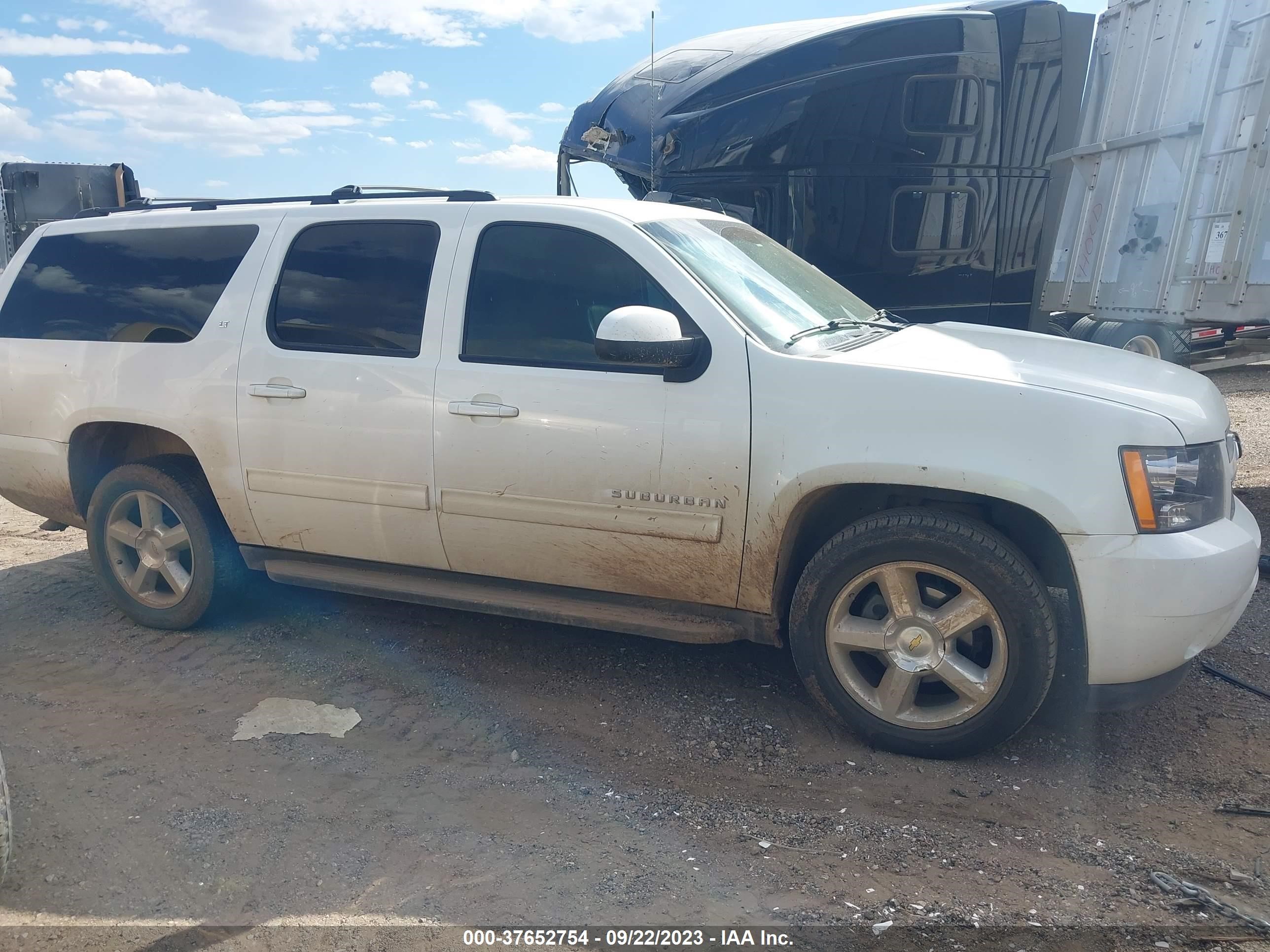 Photo 11 VIN: 1GNSCJE05ER175515 - CHEVROLET SUBURBAN 