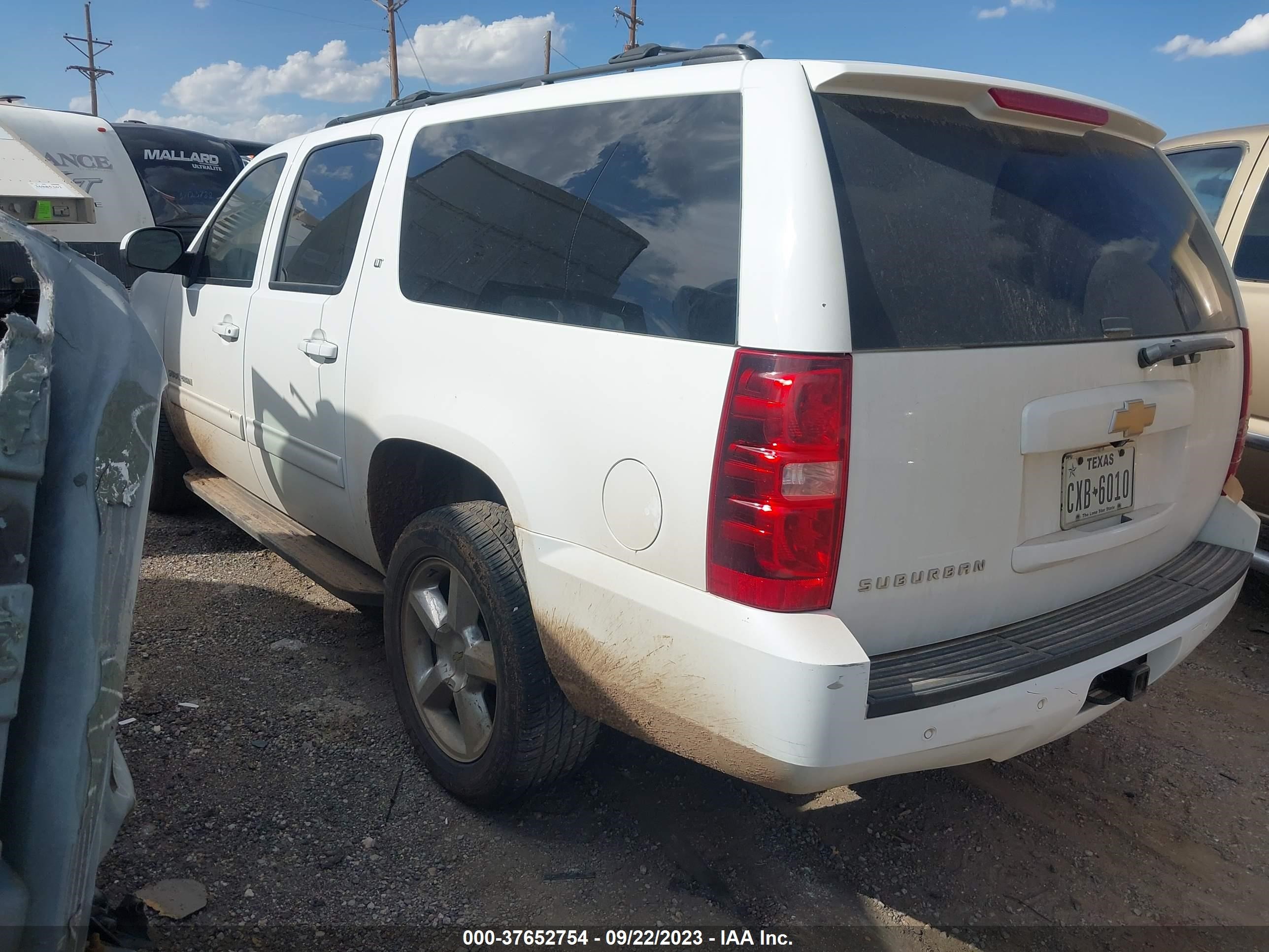 Photo 2 VIN: 1GNSCJE05ER175515 - CHEVROLET SUBURBAN 