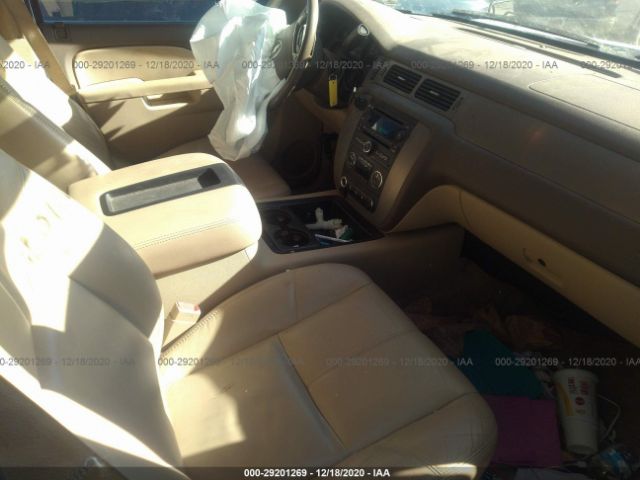 Photo 4 VIN: 1GNSCJE06BR383205 - CHEVROLET SUBURBAN 