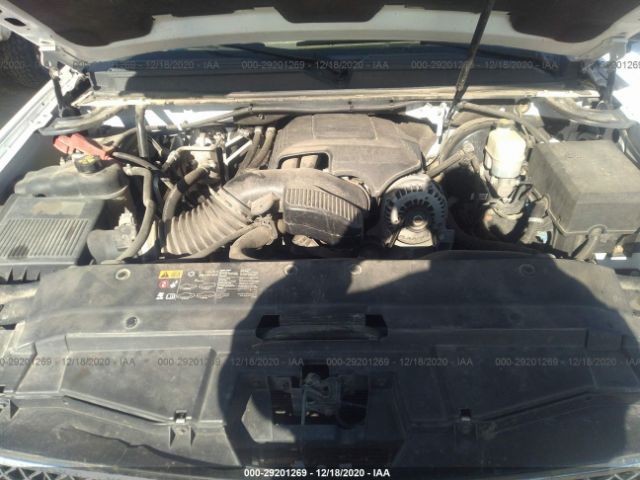 Photo 9 VIN: 1GNSCJE06BR383205 - CHEVROLET SUBURBAN 