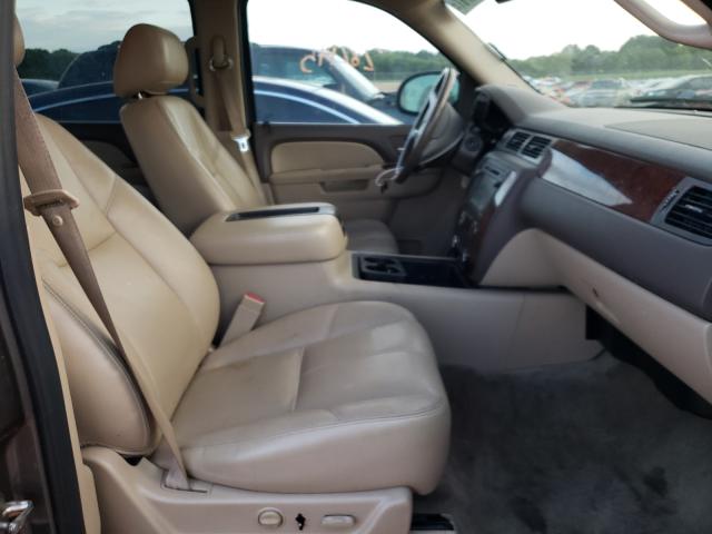 Photo 4 VIN: 1GNSCJE06CR118060 - CHEVROLET SUBURBAN C 