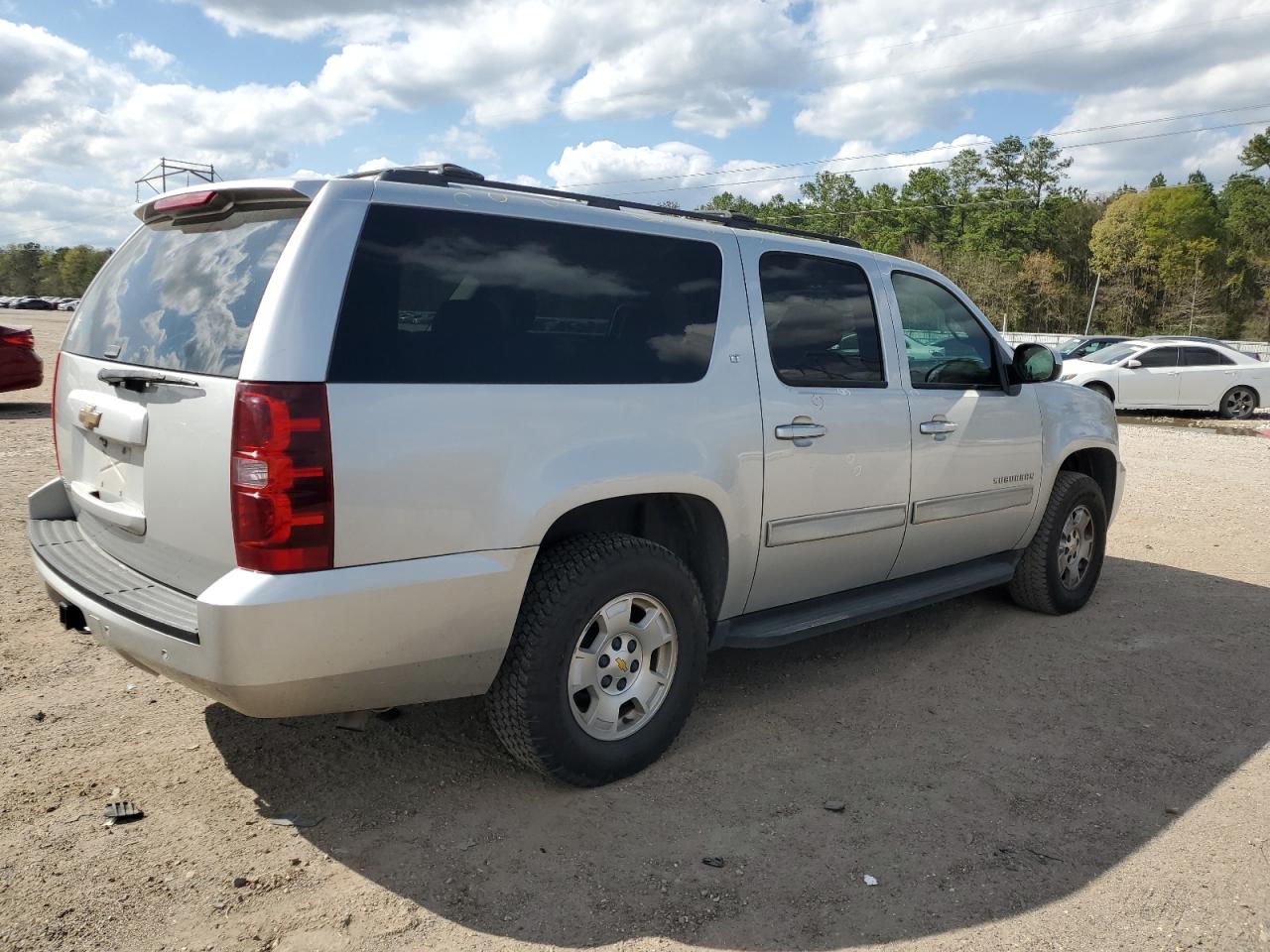 Photo 2 VIN: 1GNSCJE07BR110404 - CHEVROLET SUBURBAN 