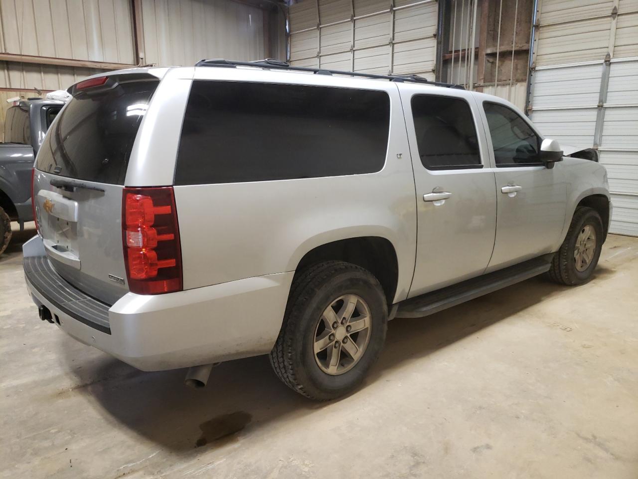 Photo 2 VIN: 1GNSCJE07CR167722 - CHEVROLET SUBURBAN 