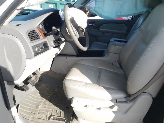 Photo 4 VIN: 1GNSCJE07CR322592 - CHEVROLET SUBURBAN C 