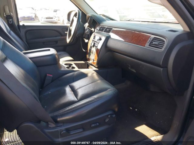 Photo 4 VIN: 1GNSCJE08BR349640 - CHEVROLET SUBURBAN 1500 