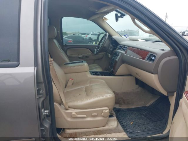 Photo 4 VIN: 1GNSCJE08DR167858 - CHEVROLET SUBURBAN 1500 