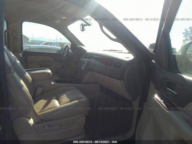 Photo 4 VIN: 1GNSCJE08DR372645 - CHEVROLET SUBURBAN 