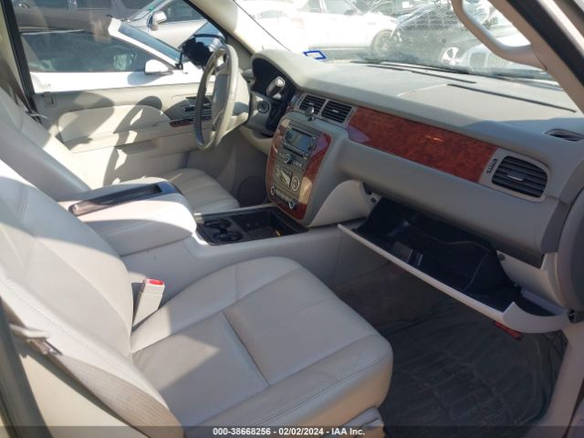 Photo 4 VIN: 1GNSCJE08ER106687 - CHEVROLET SUBURBAN 1500 