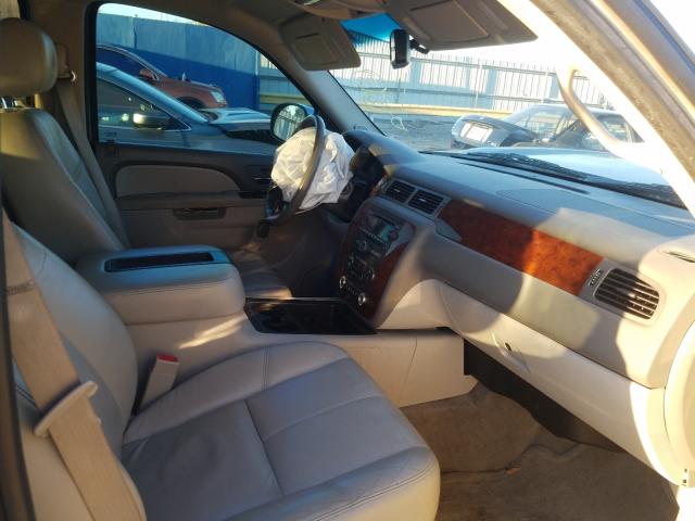 Photo 4 VIN: 1GNSCJE09BR207197 - CHEVROLET SUBURBAN C 