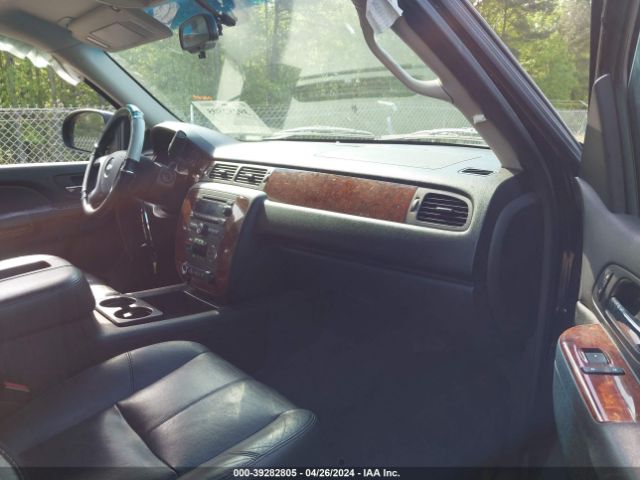 Photo 4 VIN: 1GNSCJE09DR141642 - CHEVROLET SUBURBAN 