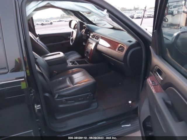 Photo 4 VIN: 1GNSCJE09ER134093 - CHEVROLET SUBURBAN 