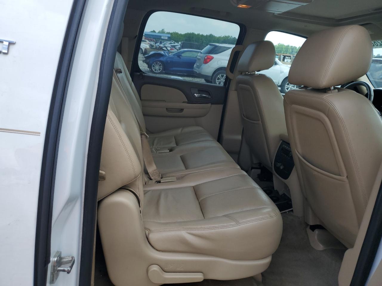 Photo 10 VIN: 1GNSCJE09ER201596 - CHEVROLET SUBURBAN 