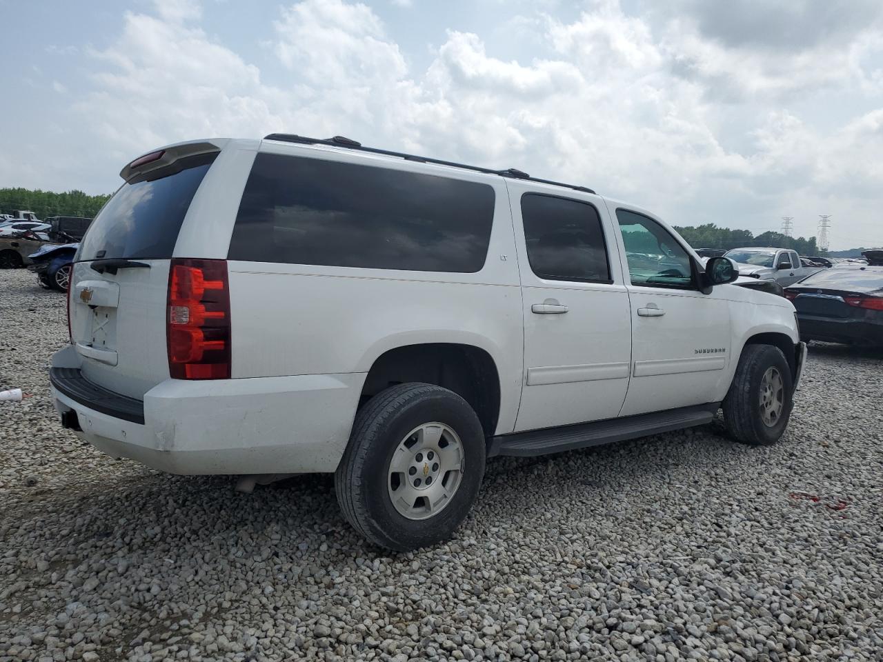 Photo 2 VIN: 1GNSCJE09ER201596 - CHEVROLET SUBURBAN 