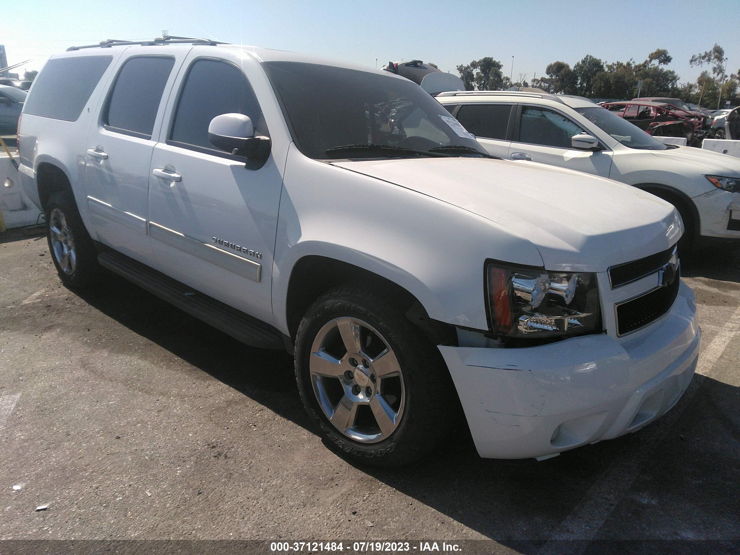 Photo 0 VIN: 1GNSCJE0XBR396832 - CHEVROLET SUBURBAN 