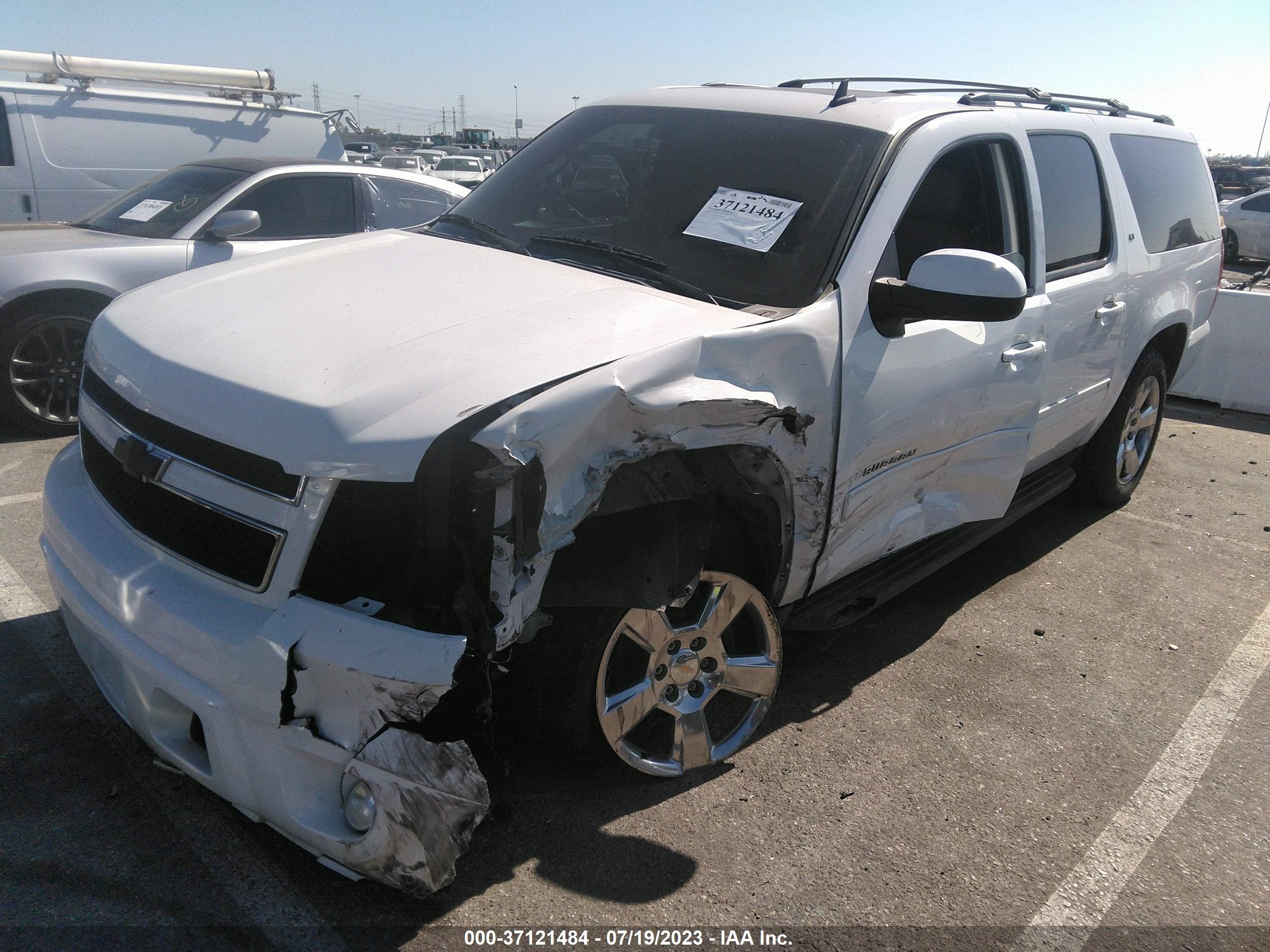 Photo 1 VIN: 1GNSCJE0XBR396832 - CHEVROLET SUBURBAN 