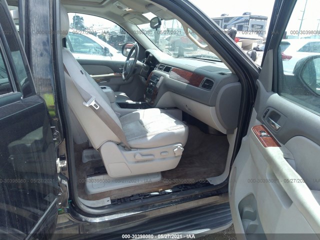 Photo 4 VIN: 1GNSCJE0XDR133615 - CHEVROLET SUBURBAN 